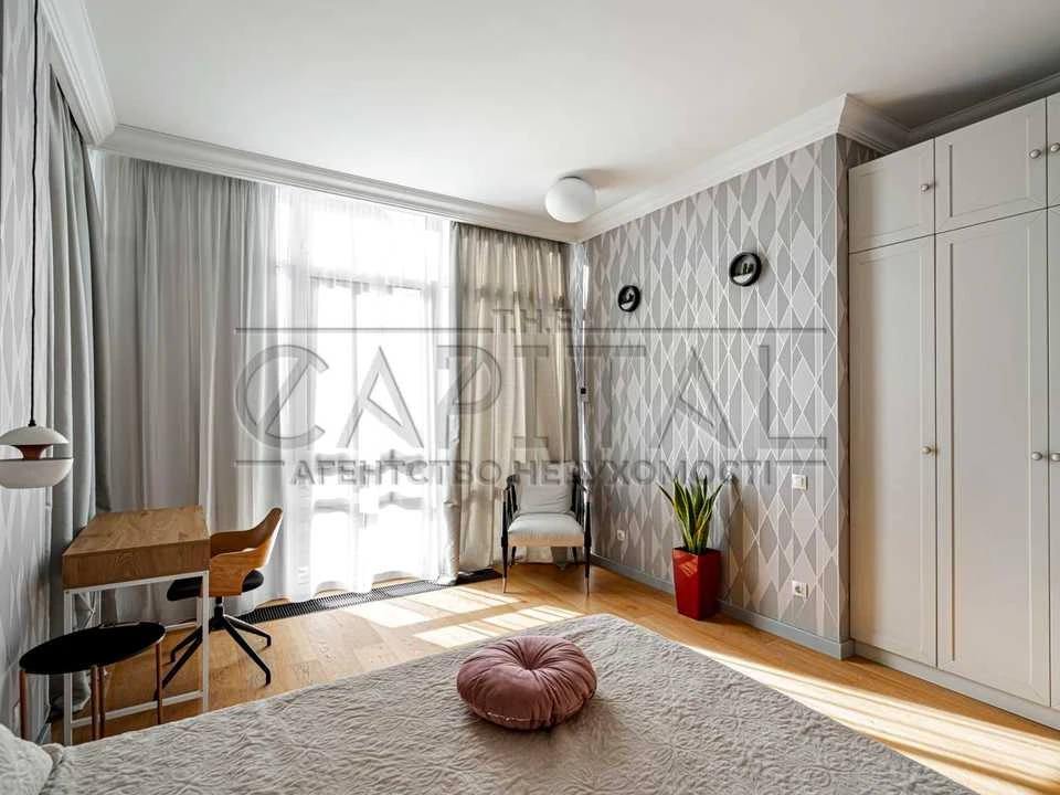 Apartment. Kyiv, Saperne Pole Street