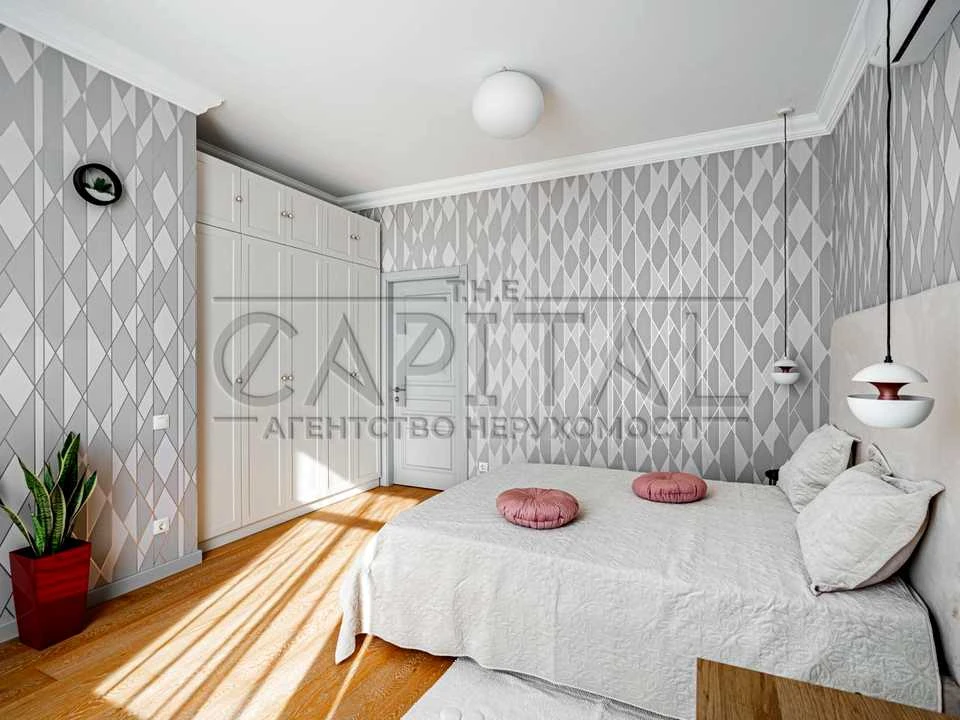 Apartment. Kyiv, Saperne Pole Street