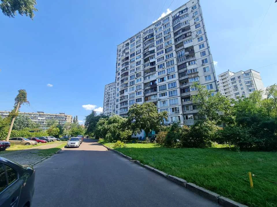 Apartment. Milutenka st., Kyiv
