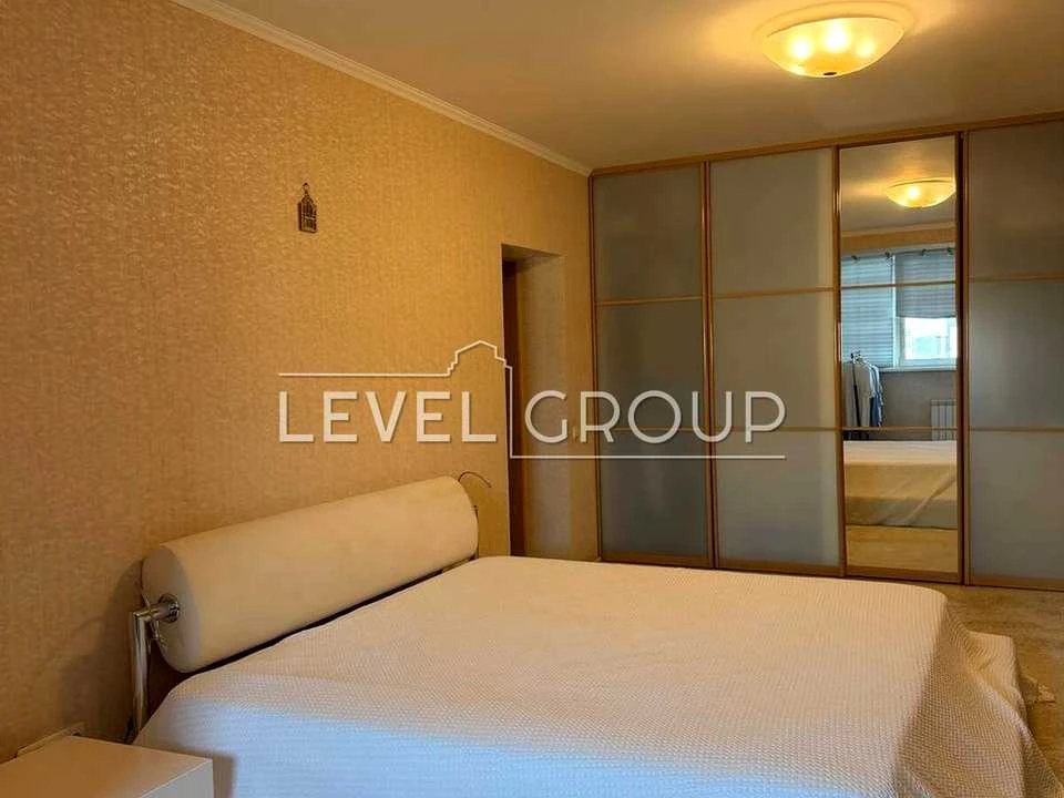 Apartment. Kharkiv Avenue