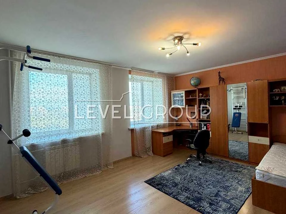 Apartment. Kharkiv Avenue