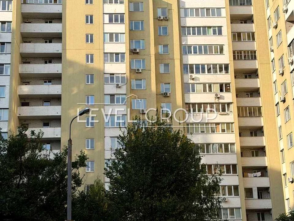 Apartment. Kharkiv Avenue