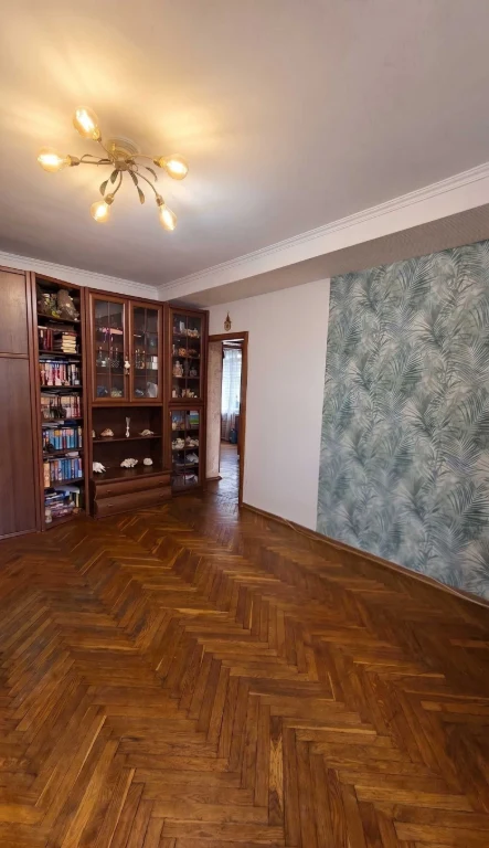 3-room apartment for sale in an apartment building near the "Chernihiv" Metro