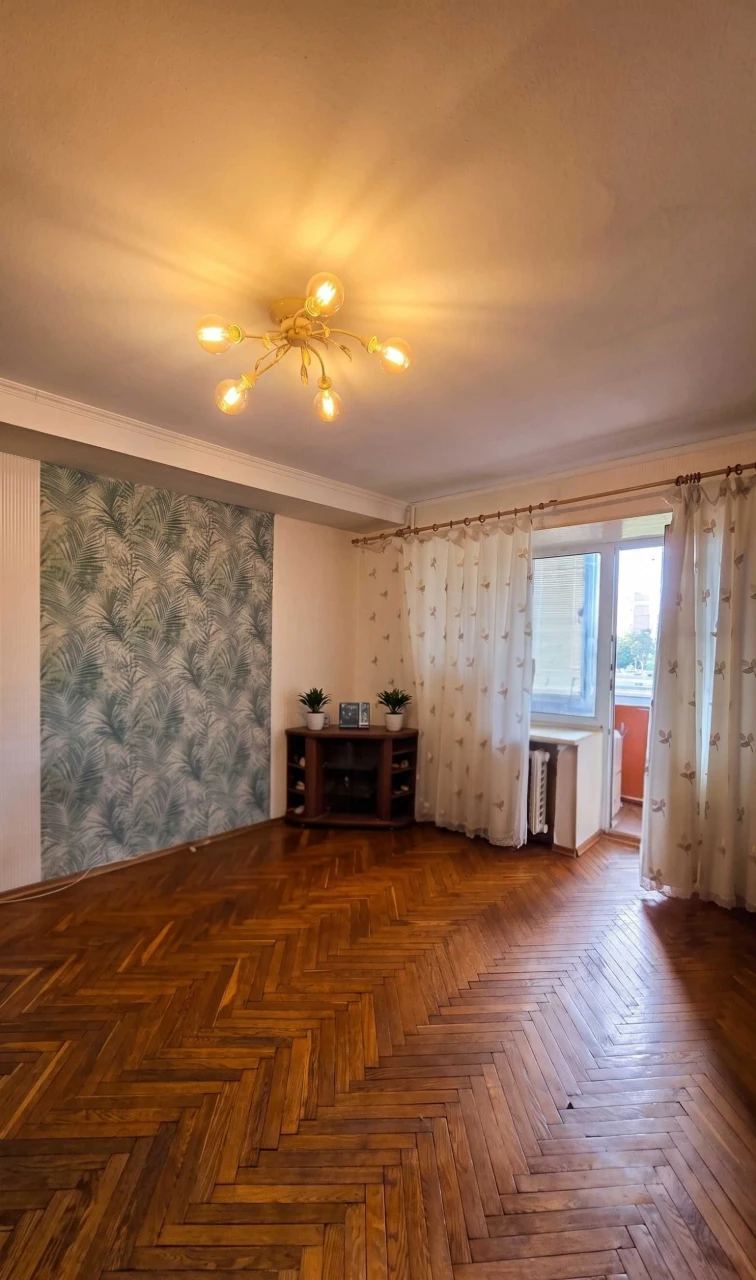 Продається 3-кімнатна квартира в цегляному будинку неподалік від метро «Чернігів»