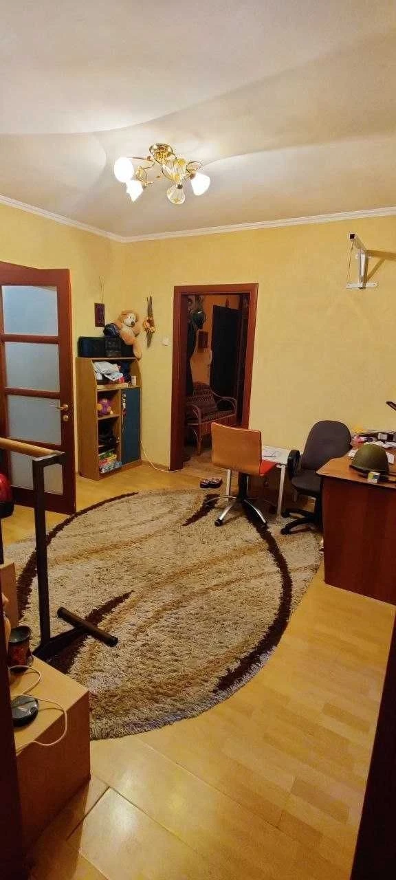 Продам 3-кімн. М. Цвєтаєвої 12 Троєщина з ремонтом!