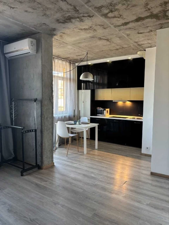 No Commission for Buyers. Sell Apartment near Palace of Ukraine Metro