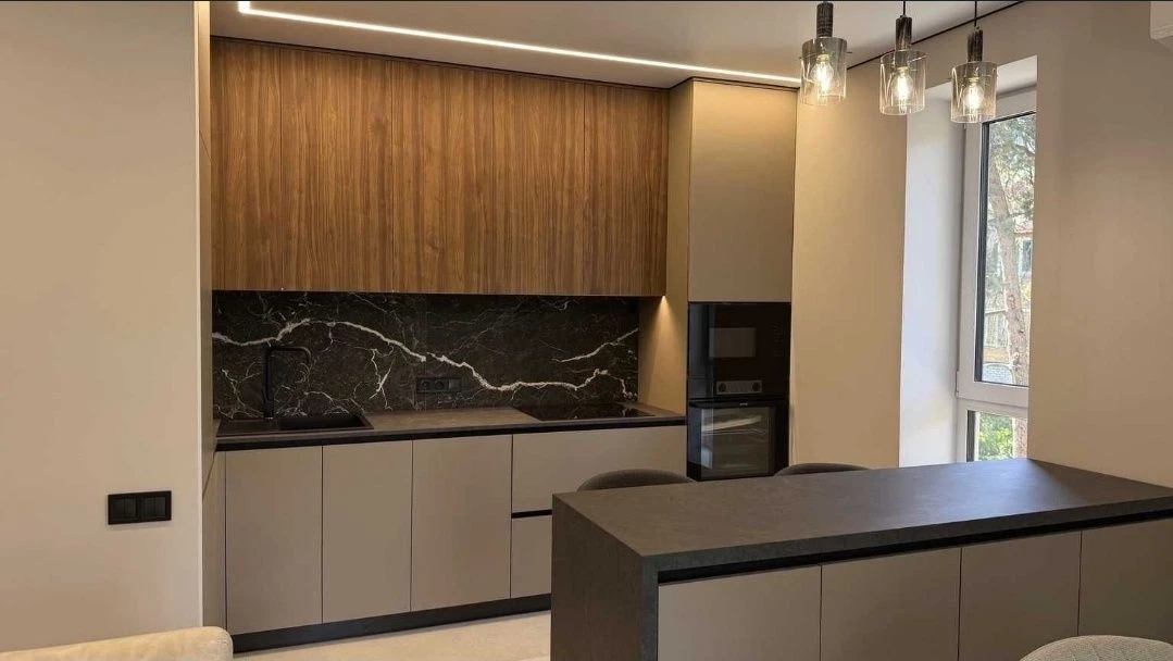 Cсновка, closed courtyard, parking space. 85 sq.m. in a luxurious renovated apartment.