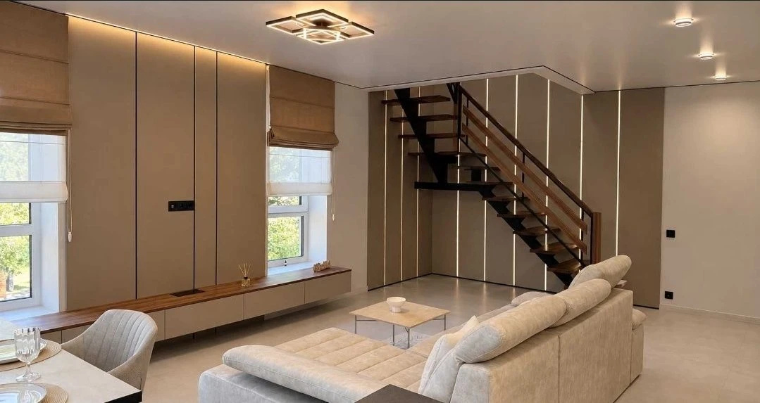 Cсновка, closed courtyard, parking space. 85 sq.m. in a luxurious renovated apartment.