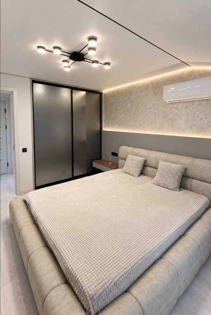 Cсновка, closed courtyard, parking space. 85 sq.m. in a luxurious renovated apartment.