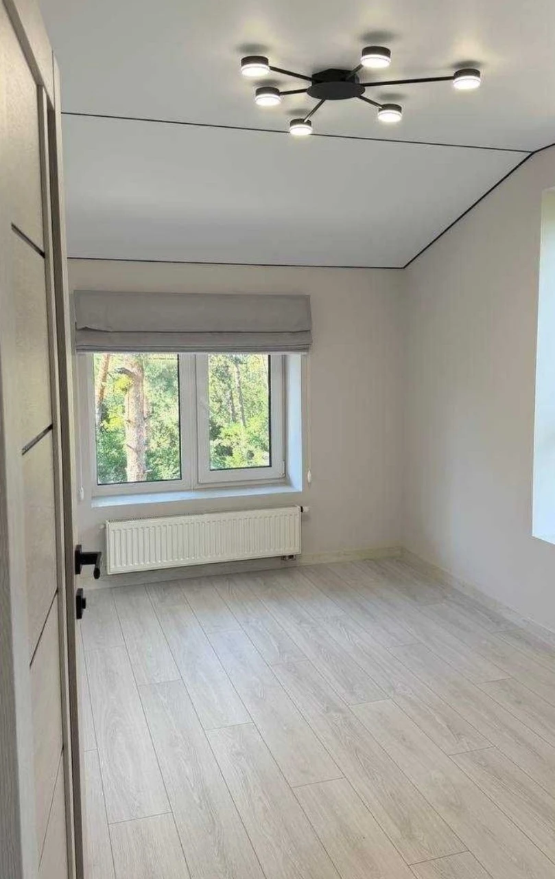 Cсновка, closed courtyard, parking space. 85 sq.m. in a luxurious renovated apartment.