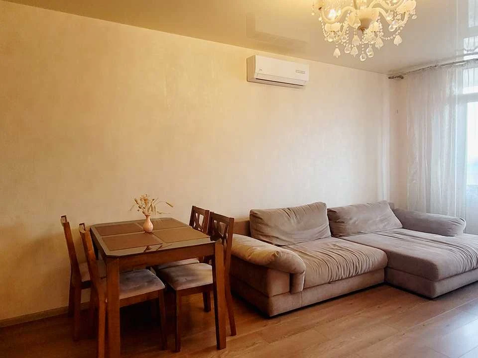 Apartment. Metropolitan Vasyl Lipkivsky Street, Kyiv