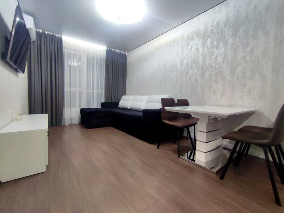 Apartment. Revutskogo st.