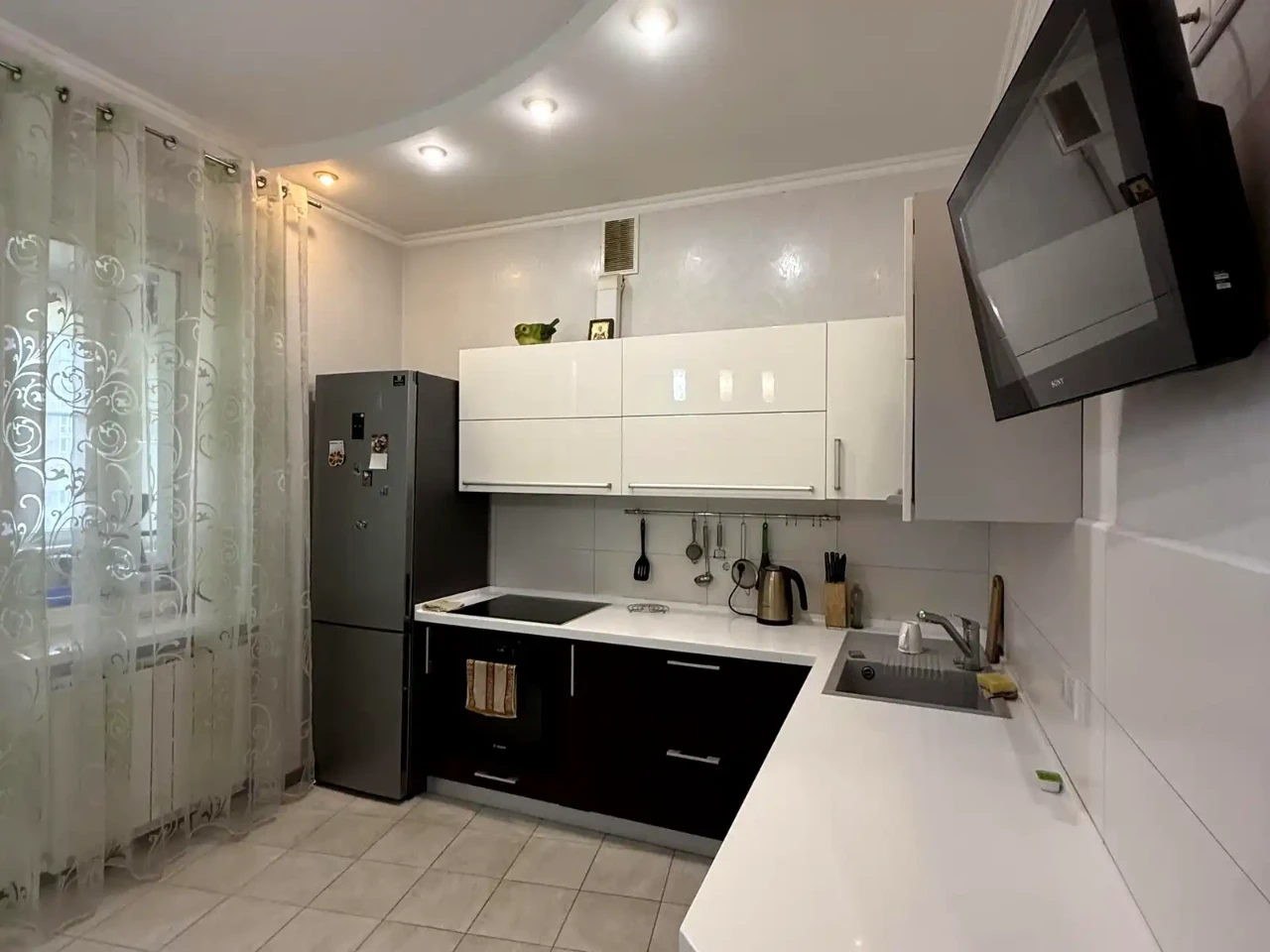 Rent 1-bedroom apartment 56 sq m on 5th floor