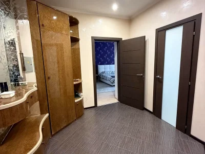 Rent 1-bedroom apartment 56 sq m on 5th floor
