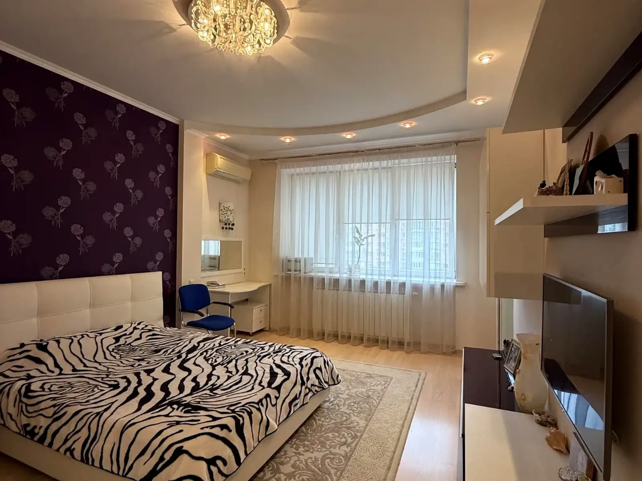 Rent 1-bedroom apartment 56 sq m on 5th floor
