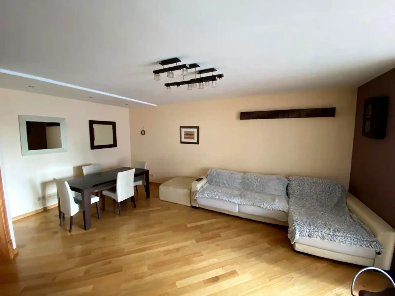 Rent 4-room apartment 130 m² on the 6th floor of a 23-story building.