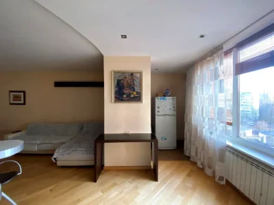 Rent 4-room apartment 130 m² on the 6th floor of a 23-story building.