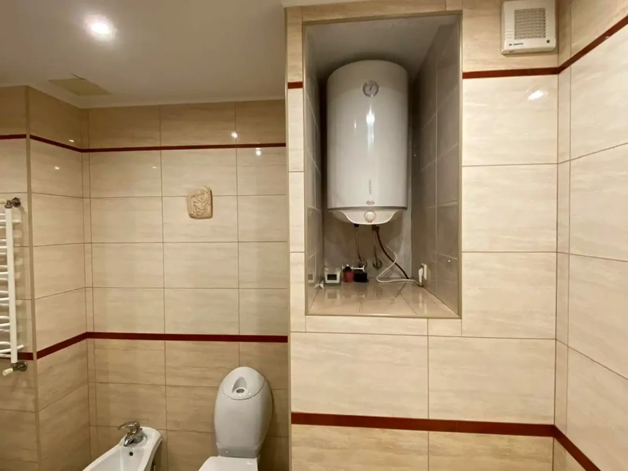 Rent 4-room apartment 130 m² on the 6th floor of a 23-story building.