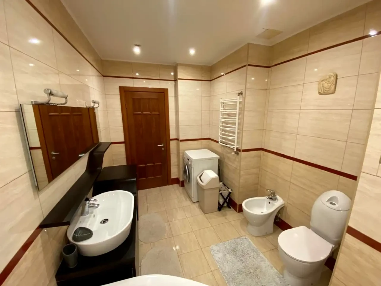 Rent 4-room apartment 130 m² on the 6th floor of a 23-story building.