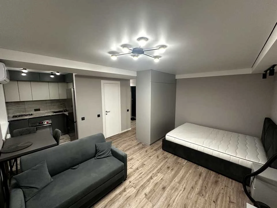 Apartment. Bratislava Street, Kyiv