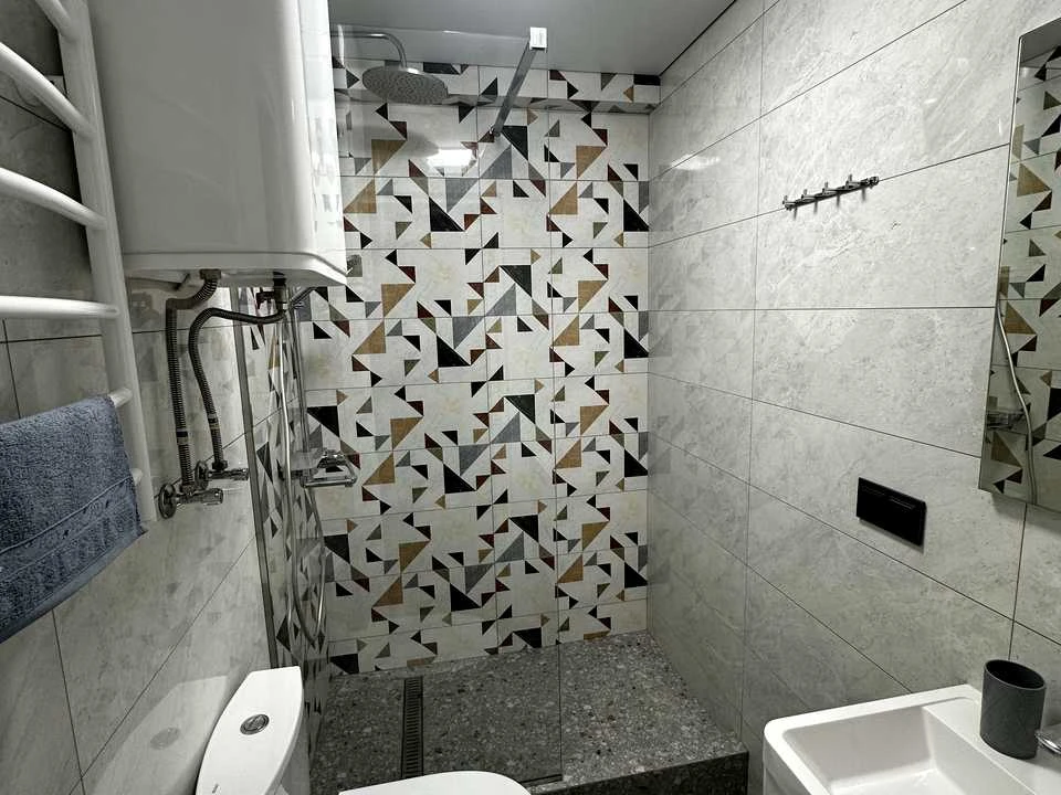 Apartment. Bratislava Street, Kyiv