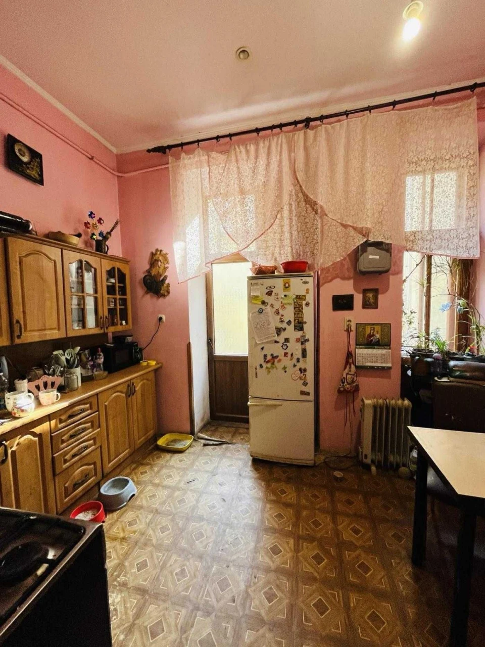 4 bedroom apartment in an Austrian building in the center of Lviv