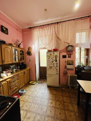 4 bedroom apartment in an Austrian building in the center of Lviv