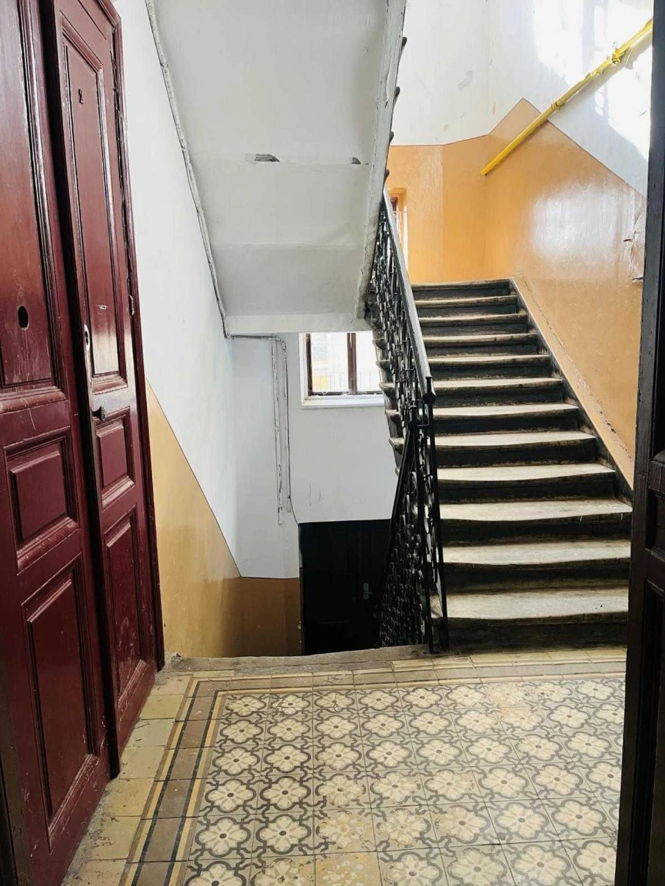 4 bedroom apartment in an Austrian building in the center of Lviv