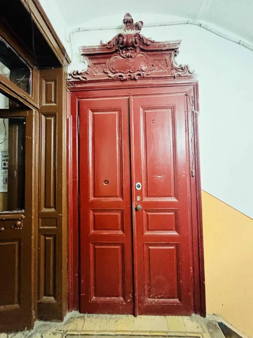 4 bedroom apartment in an Austrian building in the center of Lviv