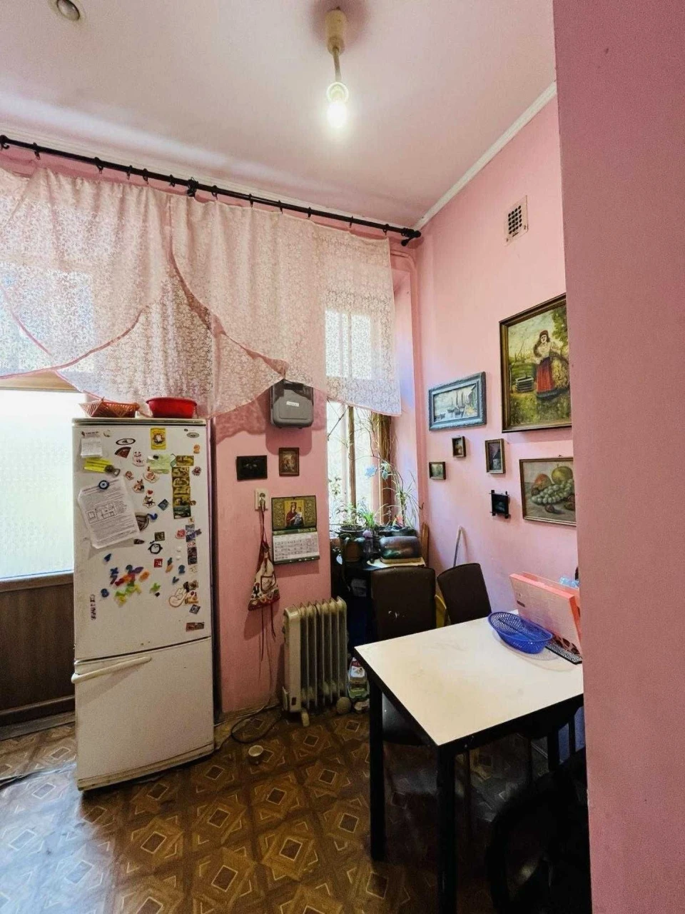 4 bedroom apartment in an Austrian building in the center of Lviv