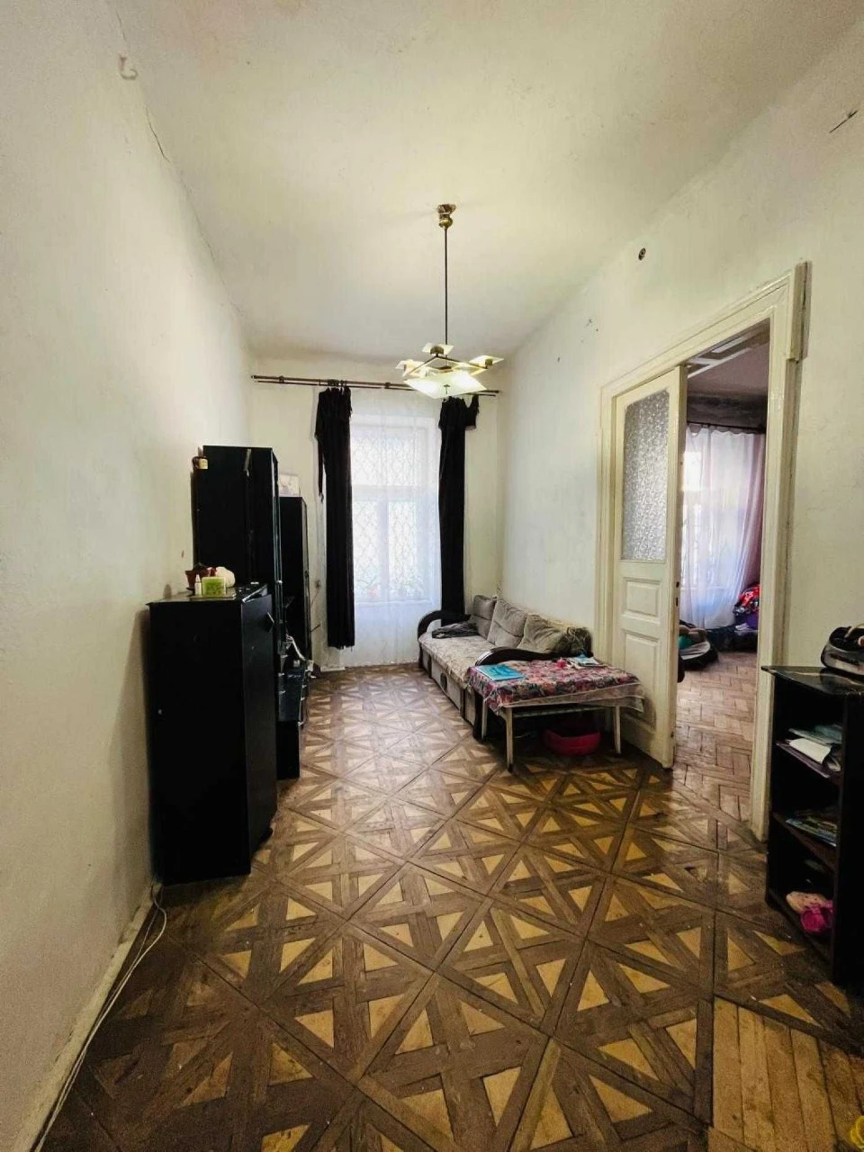 4 bedroom apartment in an Austrian building in the center of Lviv