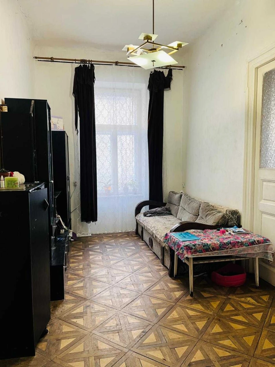 4 bedroom apartment in an Austrian building in the center of Lviv