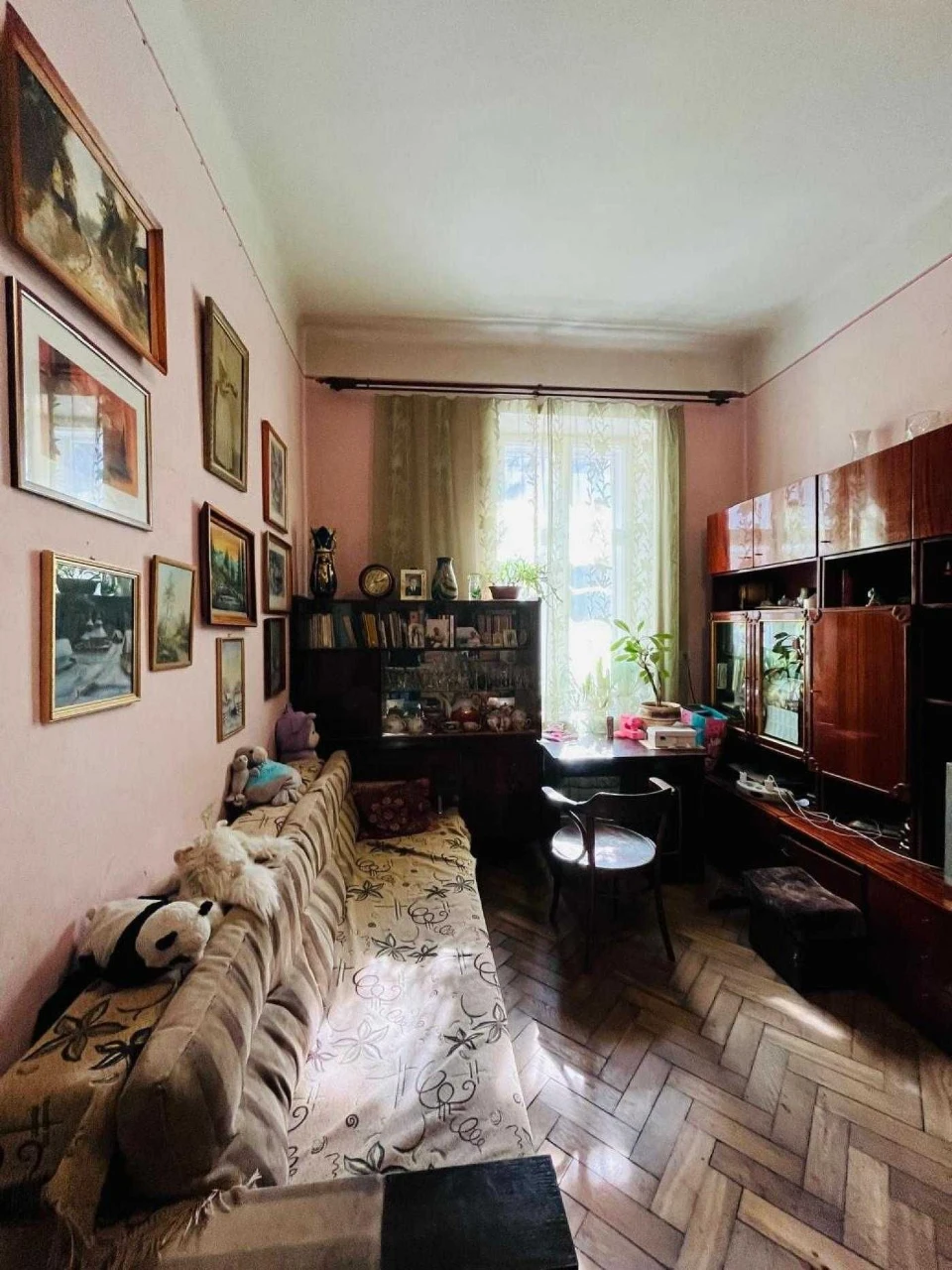 4 bedroom apartment in an Austrian building in the center of Lviv