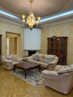 Цегляний будинок по вулиці Кульпарківська (вулиця Виноградна
