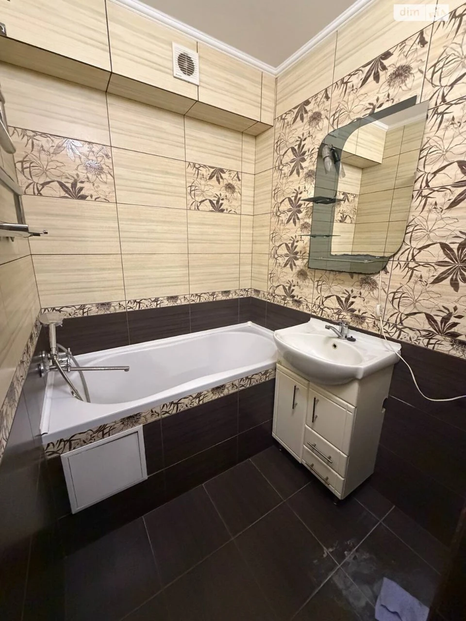 Apartment for Sale, Exhibition