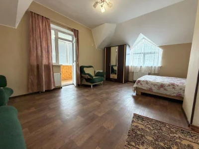 Sale of a 1-room apartment with its own heating in the center!