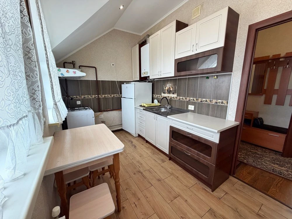 Sale of a 1-room apartment with its own heating in the center!