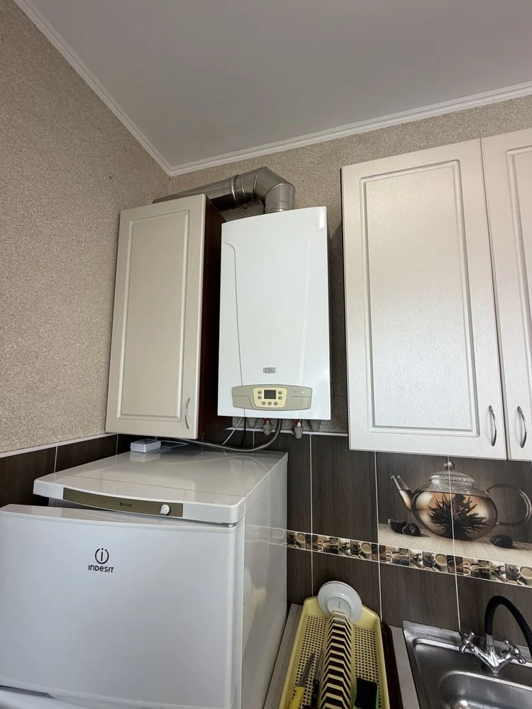 Sale of a 1-room apartment with its own heating in the center!
