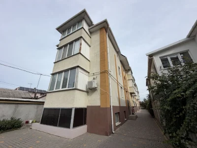Sale of a 1-room apartment with its own heating in the center!