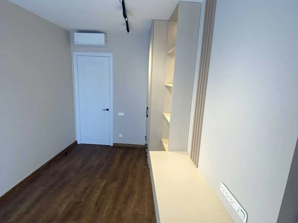 Apartment. Buslovska st.