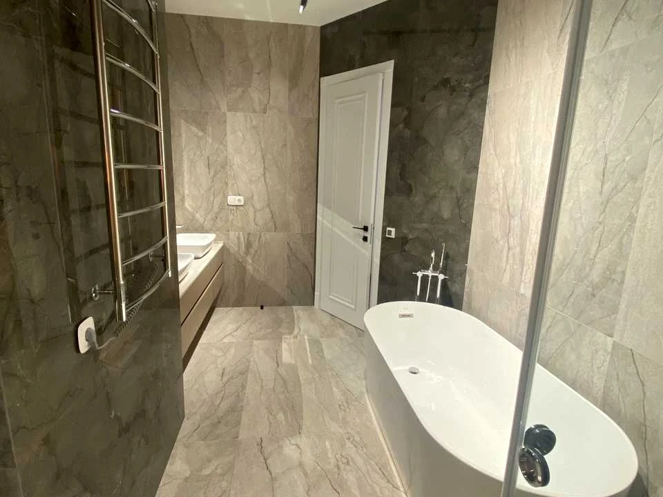 Apartment. Buslovska st.