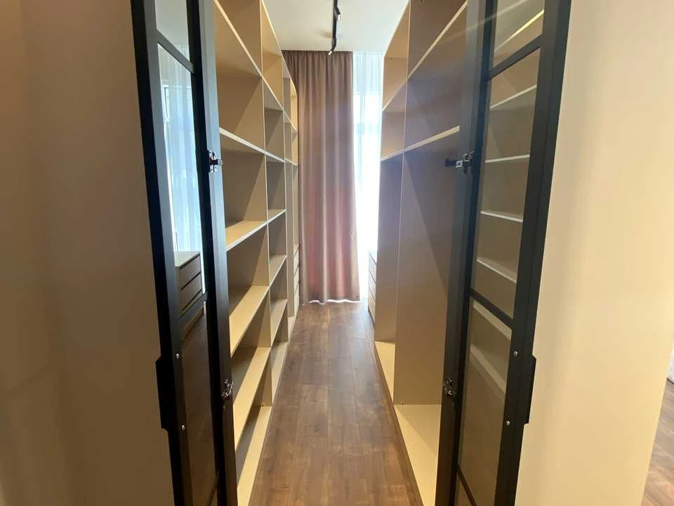 Apartment. Buslovska st.
