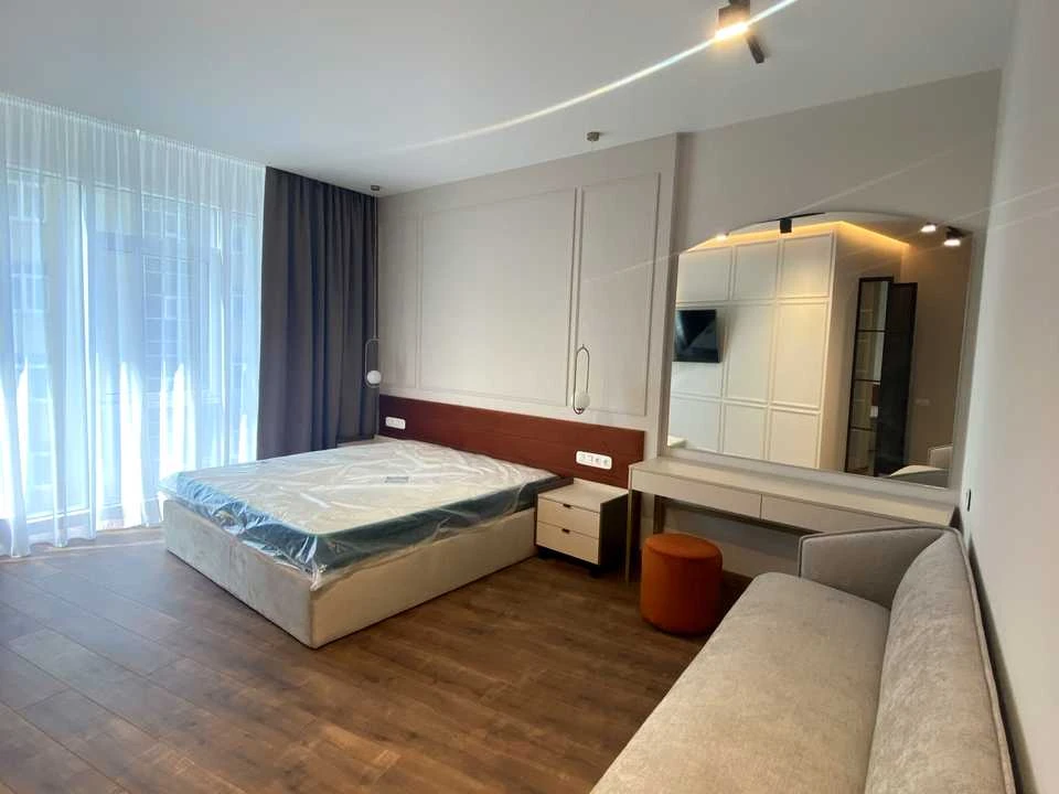 Apartment. Buslovska st.