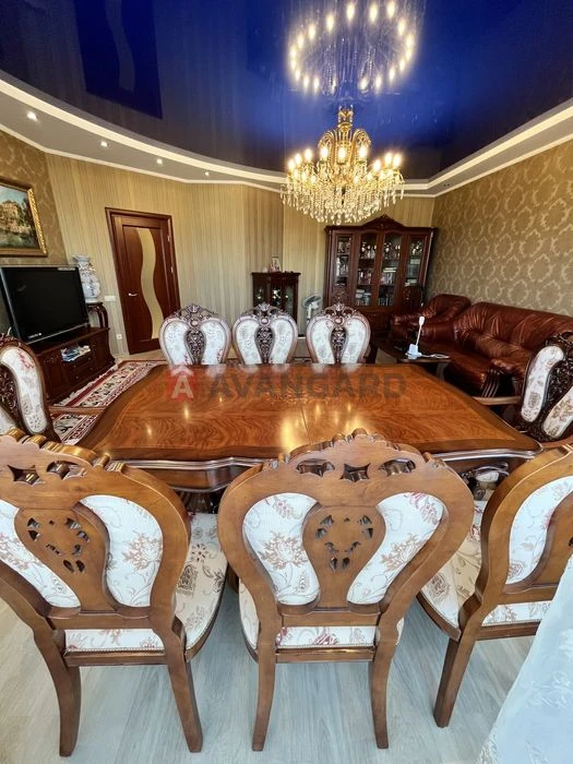 Продам четырехкомнатную квартиру в центре Днепра.