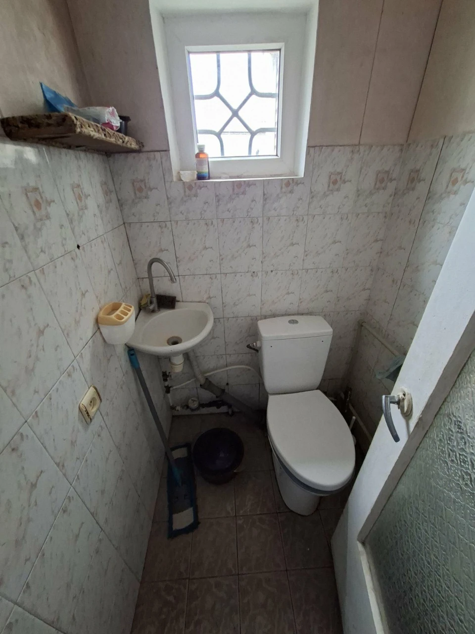 Продаж будинку ~50 м² з усіма комунікаціями та прибудинковою ділянкою
