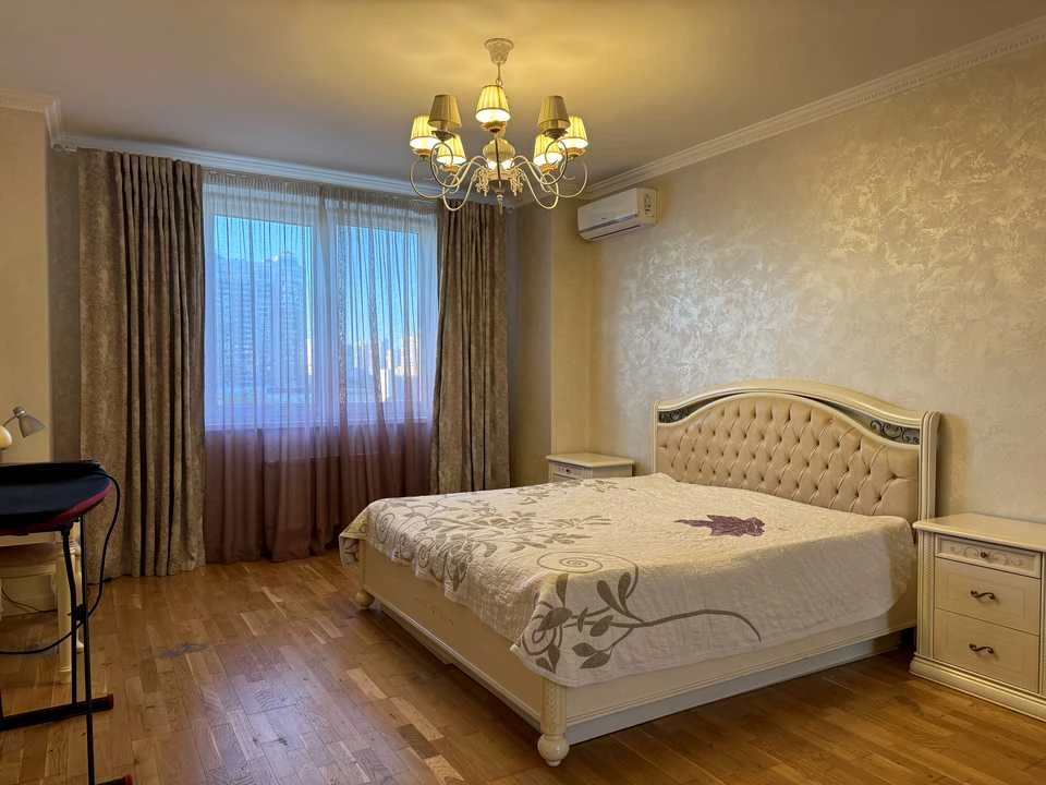 Квартира. Київ, Раїси Окіпної вул.