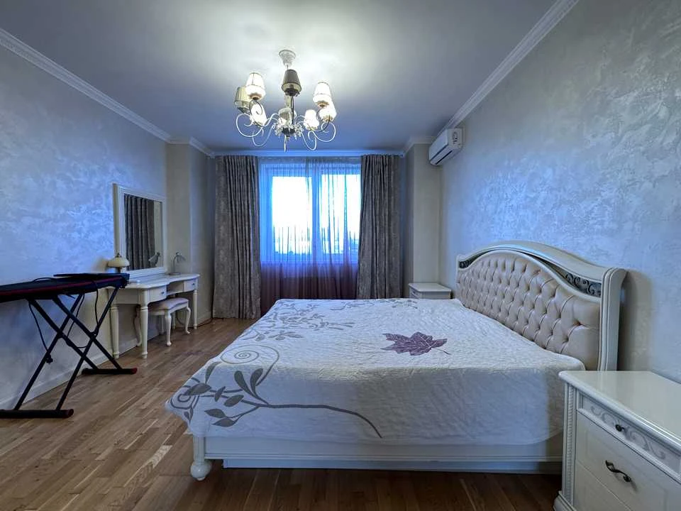 Квартира. Київ, Раїси Окіпної вул.