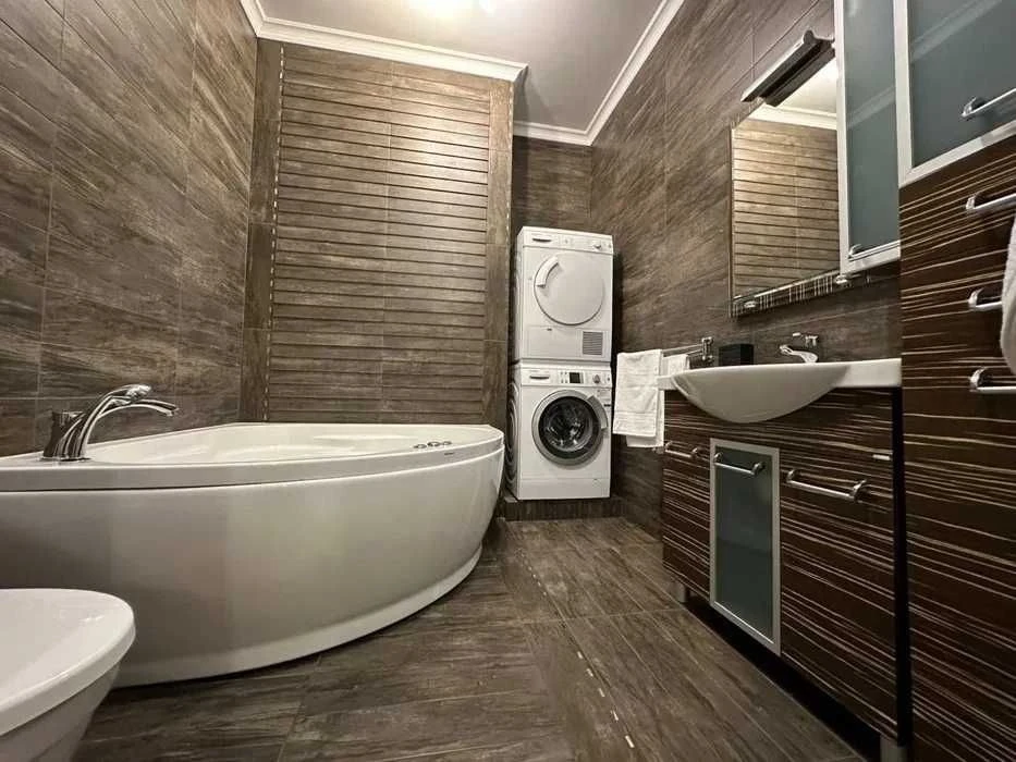 Вид на Дніпро! Унікальна 3-кімнатна квартира 118 м2 в ЖК "Riviera Riverside"