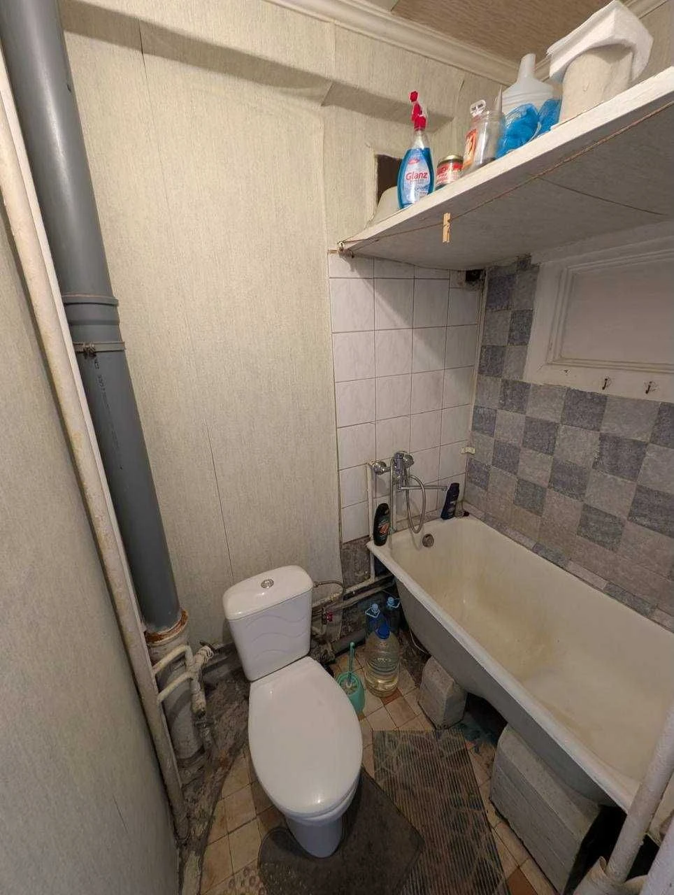 1-bedroom apartment near the Lesova metro station (10 minutes walk), Vasyl Ivaniasa st.