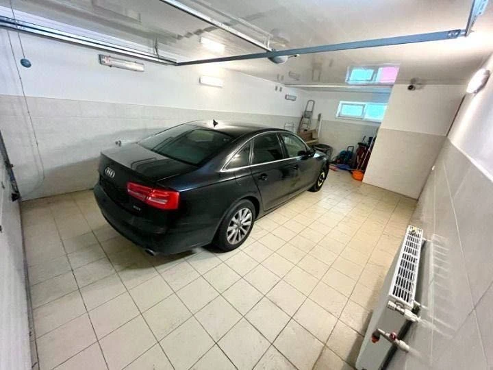Продаж просторого 3 поверхового котеджу вул Варшавська